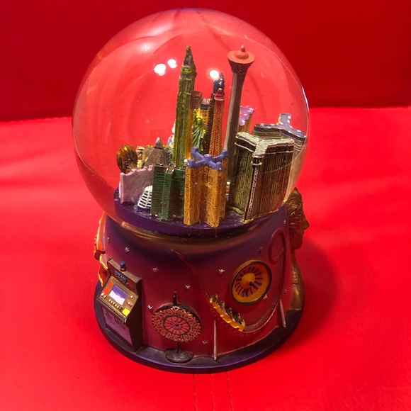 Snow globe Las Vegas Revolving Musical “We are In The Money “ Musical - Picture 6 of 7